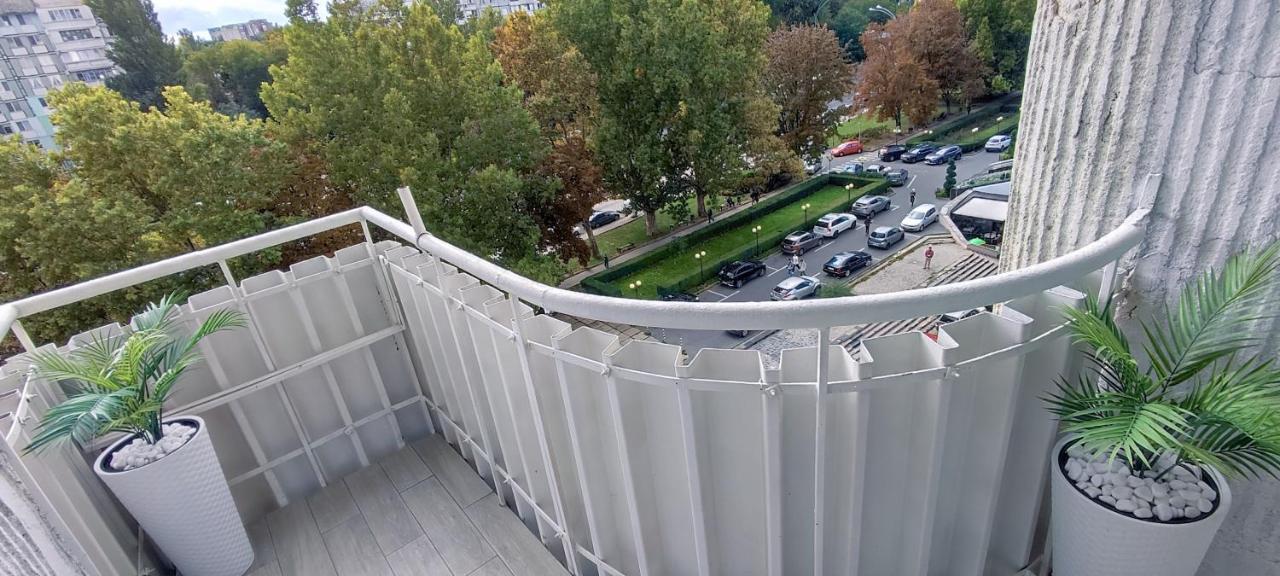 Large Apartment Near The Airport And City Center Chisinau Exterior photo